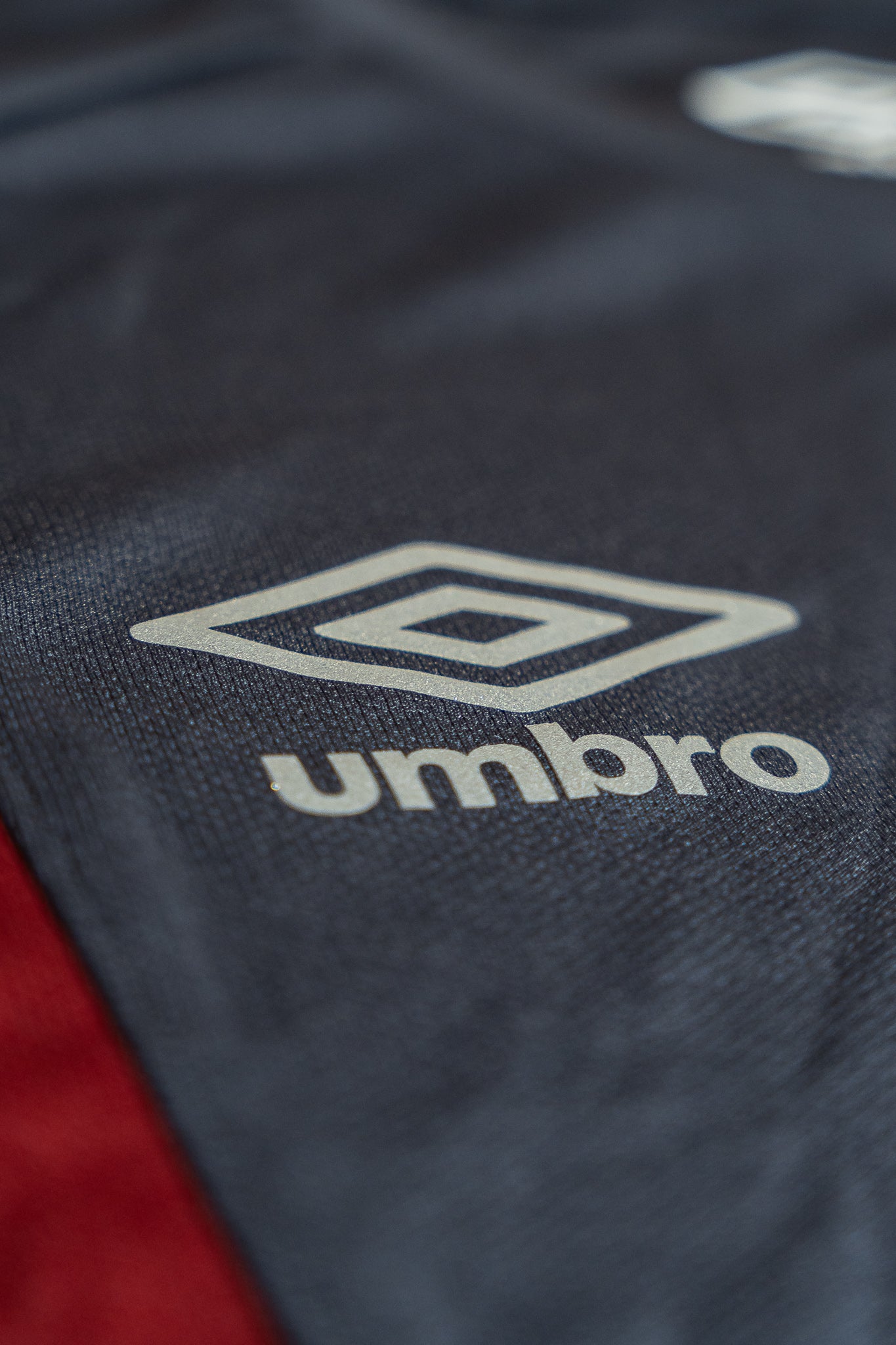 CAMISETA ENTRENAMIENTO CARBÓN 2026